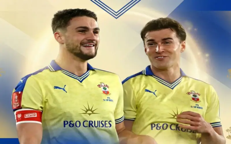 مأزق لم يتوقعوه في الكأس.. ما هي قصة قميص ساوثامبتون الذي قهر مانشستر يونايتد وأقصاه من نسخة 1976 فقط؟